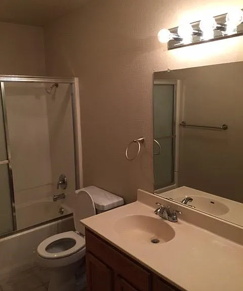 2909 Huntington Blvd — Photo 9