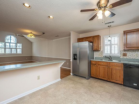 3rd image of 2466 Shadowcreek Ct