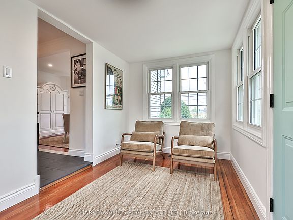 4th image of 179 Niagara St