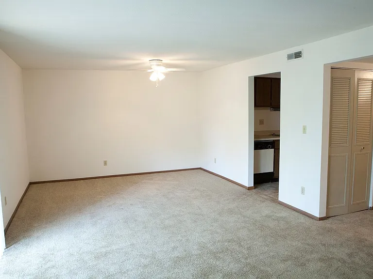 Old Orchard Trace Apartments — Photo 2