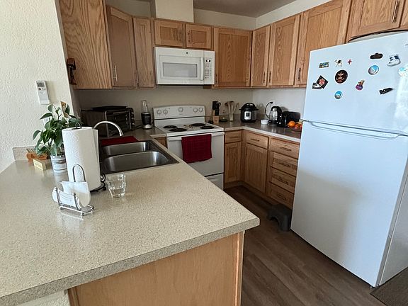 Common space, kitchen.
