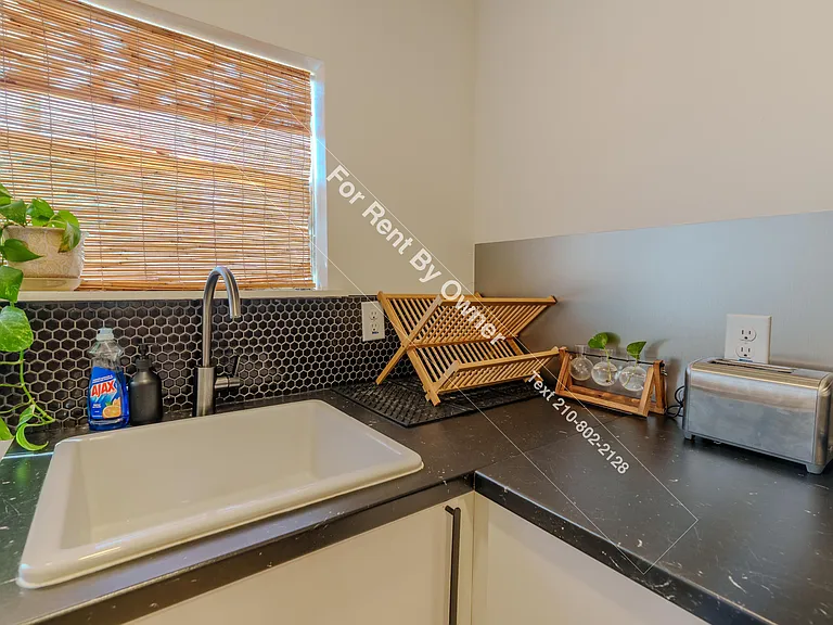 807 Dreiss St — Photo 9