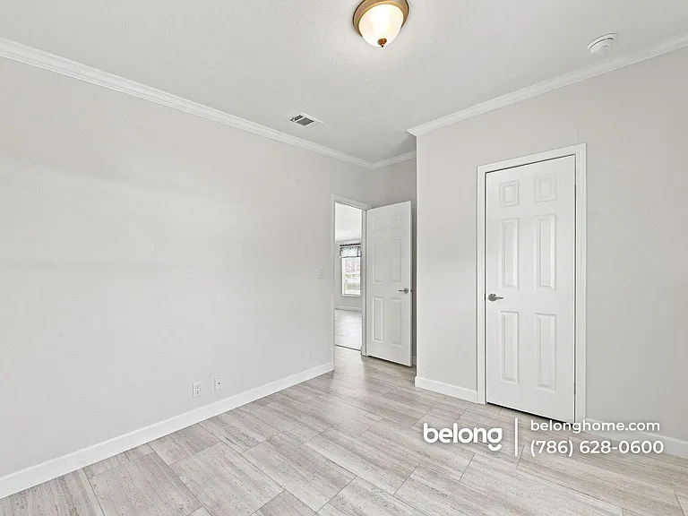 5211 SW 34th St — Photo 13