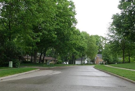 2nd image of 98 Nob Hill Dr N