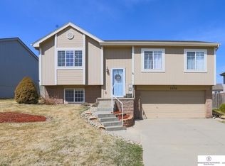 19116 U St, Omaha, NE 68135