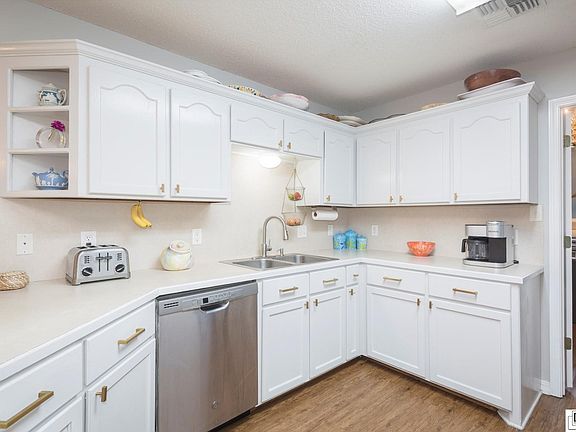 5th image of 206 Collinwood Dr