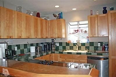 3rd image of 3385 Pembridge St