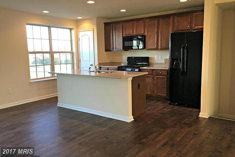 1st image of 104 Niblick Sq
