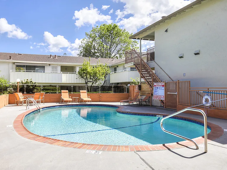 825 Menlo Ave #F — Photo 4