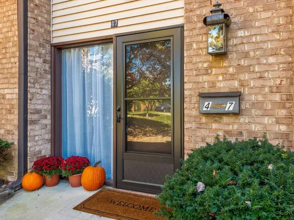 47 Stillmeadow Dr, Cincinnati, OH 45245