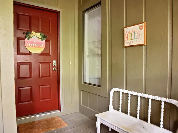 9012 S Pointe Ridge Ln, Bloomington, IN 47401