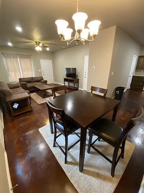 3 bed, 1200 sqft, $1,275 — Photo 3