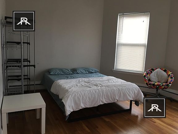 3rd image of 1002 Memorial Dr #2F