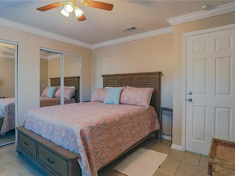 2907 Hyde Park St — Photo 10