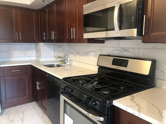 4th image of 31-17 46th St #3