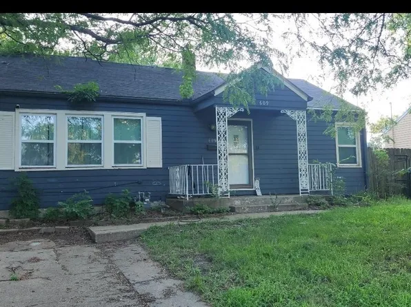 609 SW Randolph Ave, Topeka, KS 66606