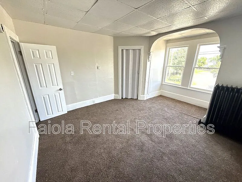2 bed, 1.0 bath, 860 sqft, $1,400 — Photo 2