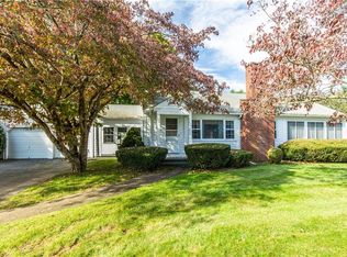 16 Barnes St, Smithfield, RI 02828