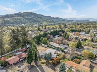 502 Buckhorn Ln, Shady Cove, OR