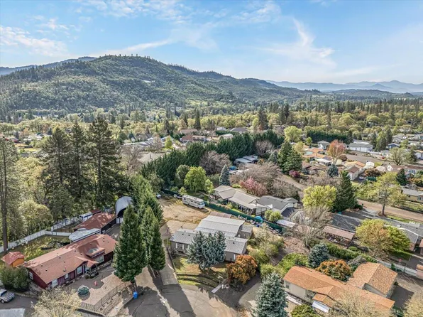 502 Buckhorn Ln, Shady Cove, OR 97539