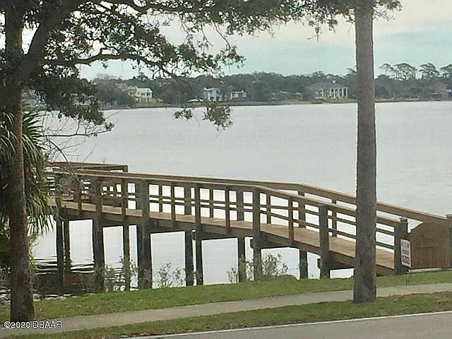 Enjoy your coffee and sunrise on the dock in the mornings. This is for residents only.