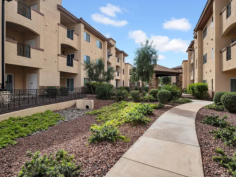 Desert Jewel Apartments — Photo 11