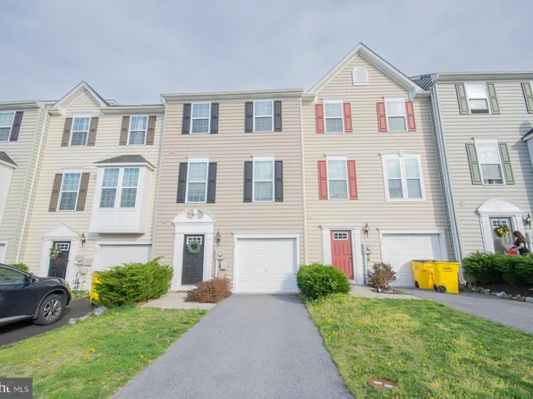 76 Ontario Dr, Falling Waters, WV 25419