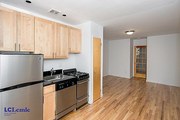 1st image of 207 E 88th St #3RW