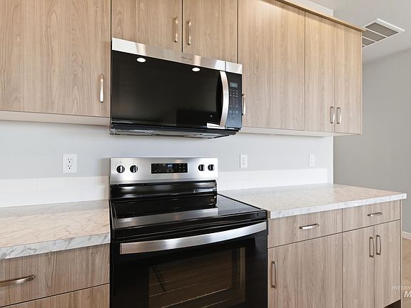 5th image of 517 Waverly Ave