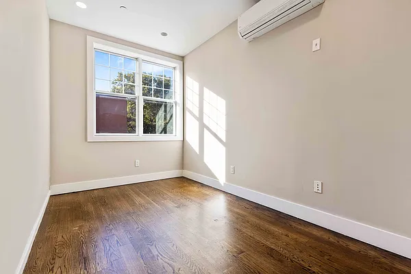 Rented by MNS | media 10