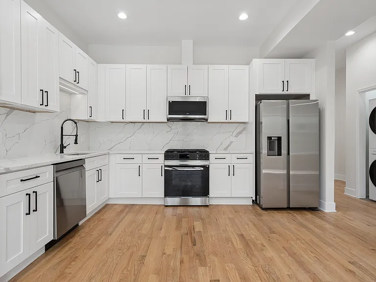 2002 W Huron St #1F — Photo 12