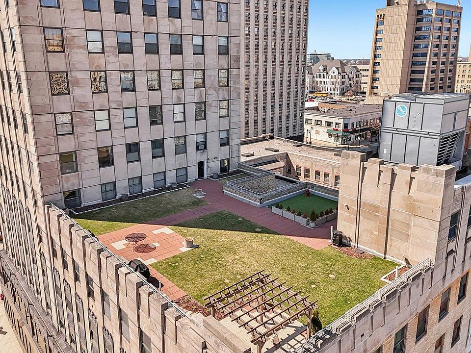 1st image of 606 W Wisconsin AVENUE #309