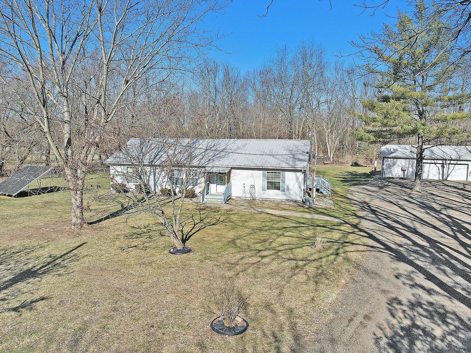 4827 Paradise Rd W, Battle Creek, MI 49015 | MLS #26007894 | Zillow
