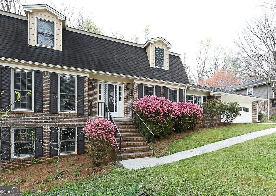 1st image of 3925 White Oak Ln SW