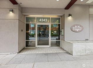 4343 Roosevelt Way NE APT 102, Seattle, WA