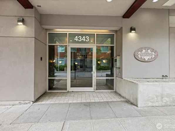 4343 Roosevelt Way NE #102, Seattle, WA 98105