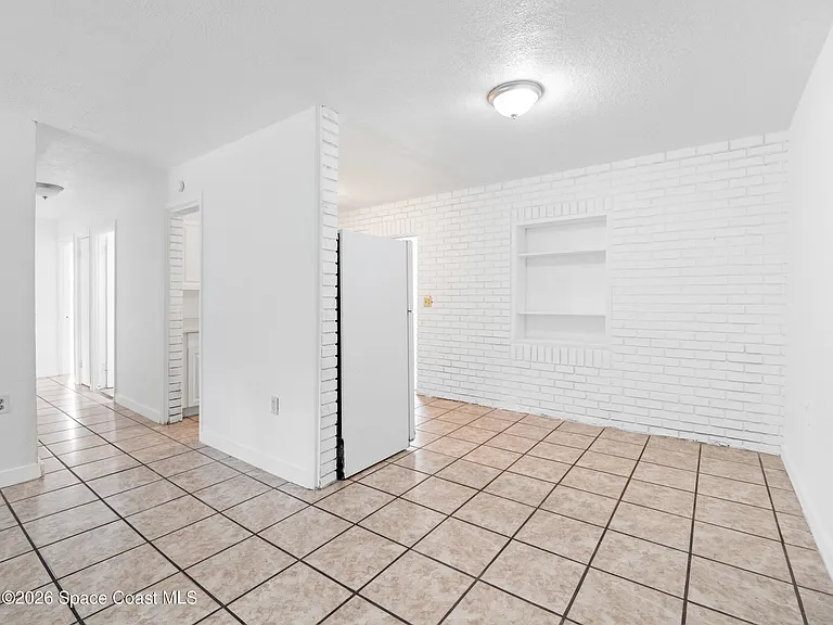 87 NW Irwin Ave — Photo 7