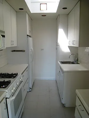 Rented by City Connections Realty | media 27