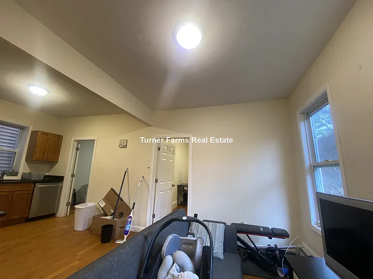 58 Medford St #1R — Photo 8