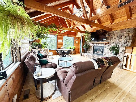 3rd image of 499 Gold Creek Loop Rd