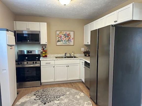 5th image of 3615 Longfellow Dr