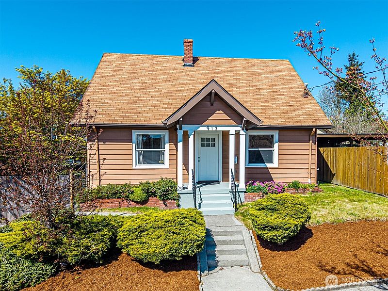 3rd image of 913 E McKinley Road