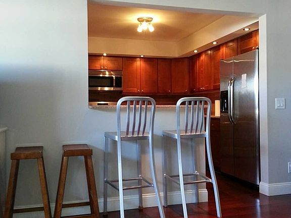 3rd image of 275 Hoym St APT 1D