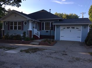 209 E Clay St, Clinton, IL 61727