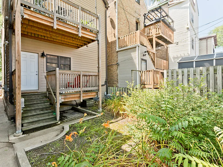 2139 N Oakley Ave #1 — Photo 14
