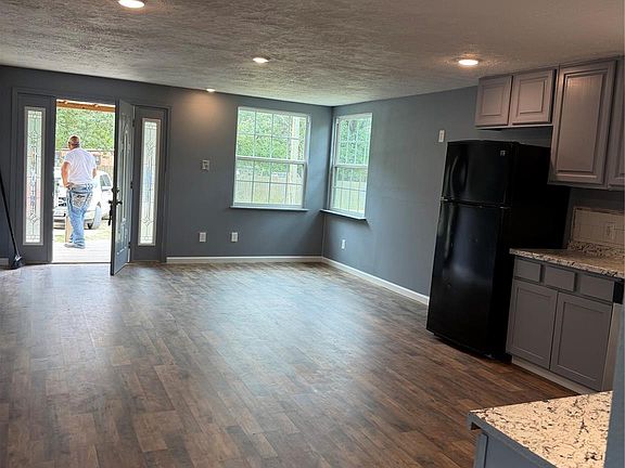 2nd image of 207 Robbie Rd