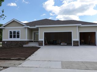 229 Stone Brg, Deerfield, WI 53531