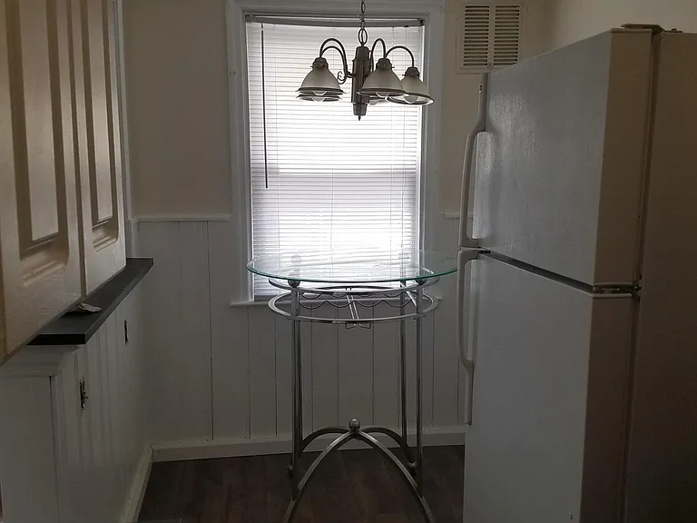 1378 Westbury Dr — Photo 8