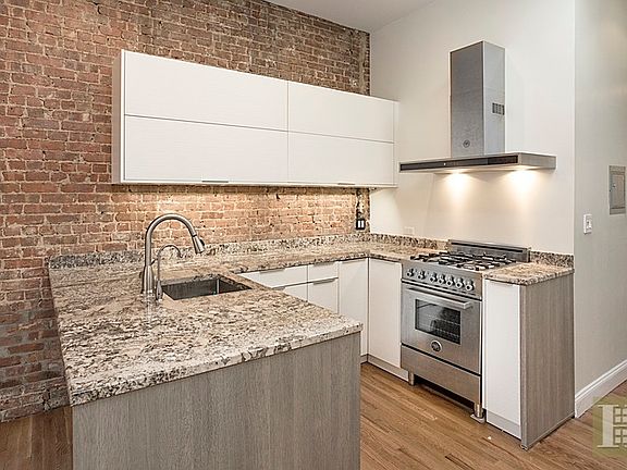 5th image of 251 W 70th St APT 4