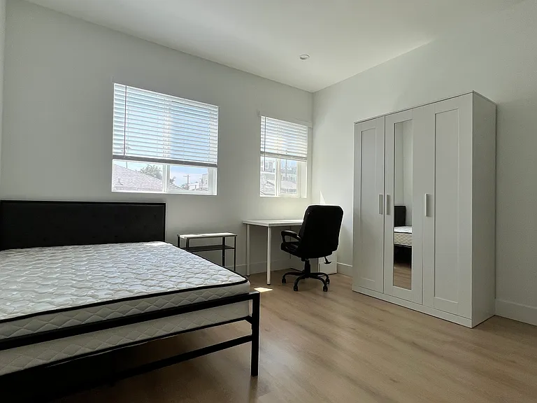 1153 W 37th Dr #1 — Photo 6